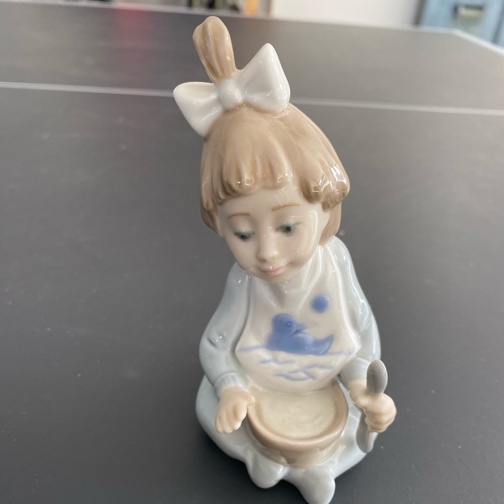 NAO Lladro 1075 "Soup Time" baby girl with bowl and spoon
